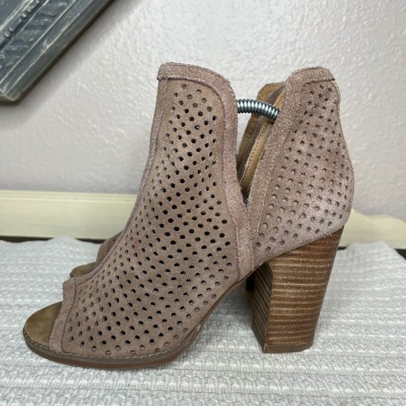 Lucky Brand Larise Beige Leather Ankle Block Heel Perforated Bootie Size 6M - Picture 3 of 9